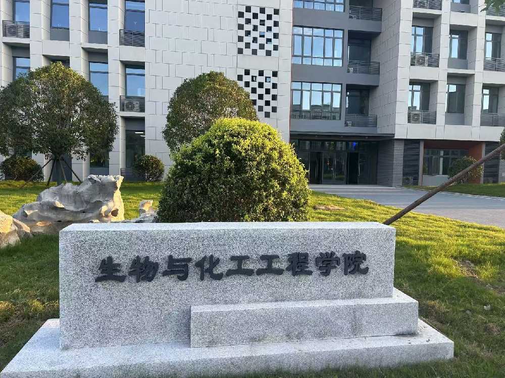 湄潭县扬州职业大学体育场高杆灯项目
